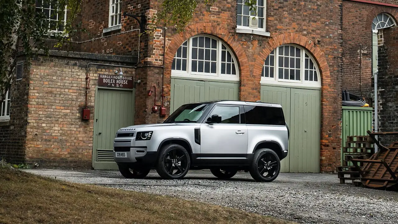 ランドローバー・ディフェンダー90購入の後悔とその理由：実際の使用感とメンテナンス事情